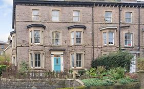 Crescent View - Uk40453